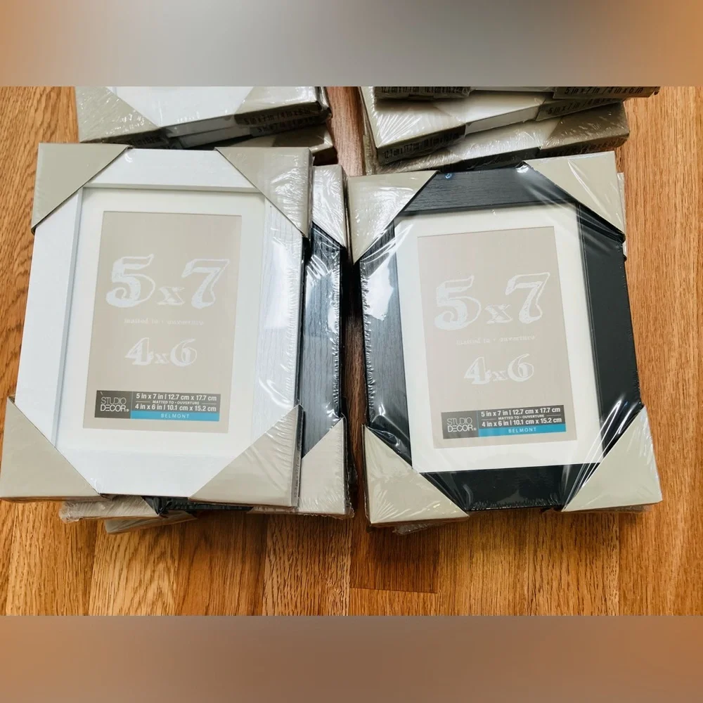 17 pcs Wood White & Black Frame with Mat 4